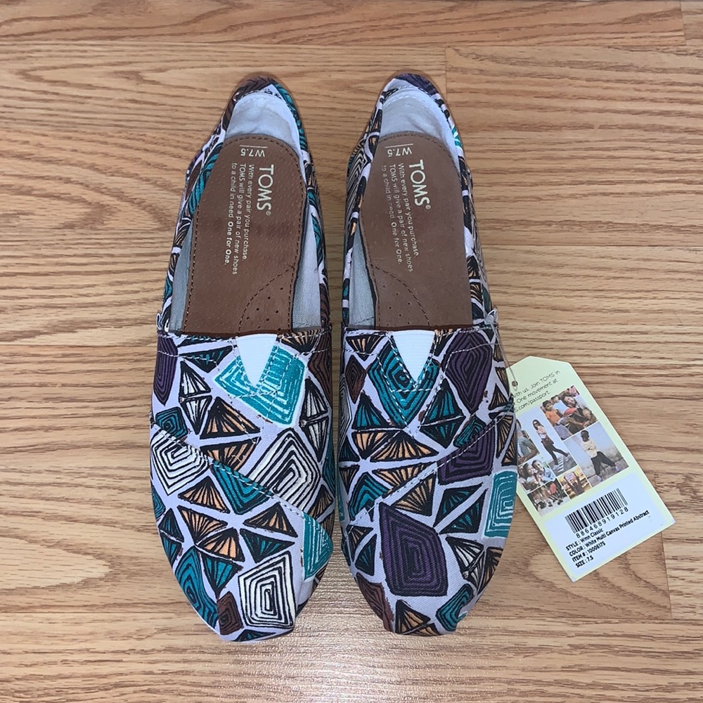 NIB! Toms Classic - White Multi Canvas Printed Abstract Shoes. Size 7.5.